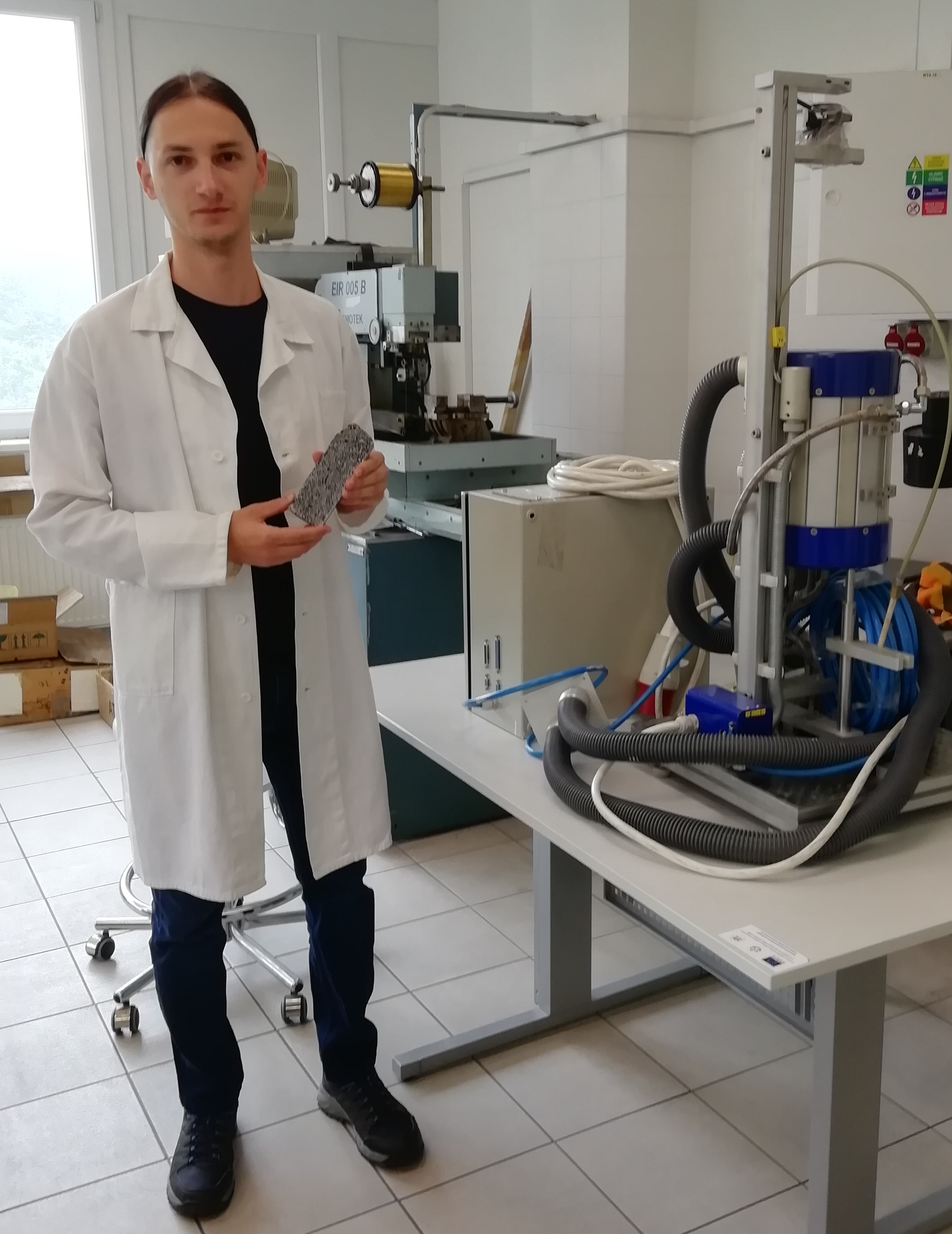 A scholarship holder from Croatia researches aluminum foams at IMMM SAS